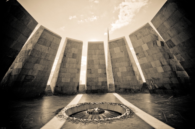 Zizernakaberd, Gedenkstätte für die Opfer des Völkermords an den Armeniern in Jerewan, Armenien; Foto von z@doune/Flickr